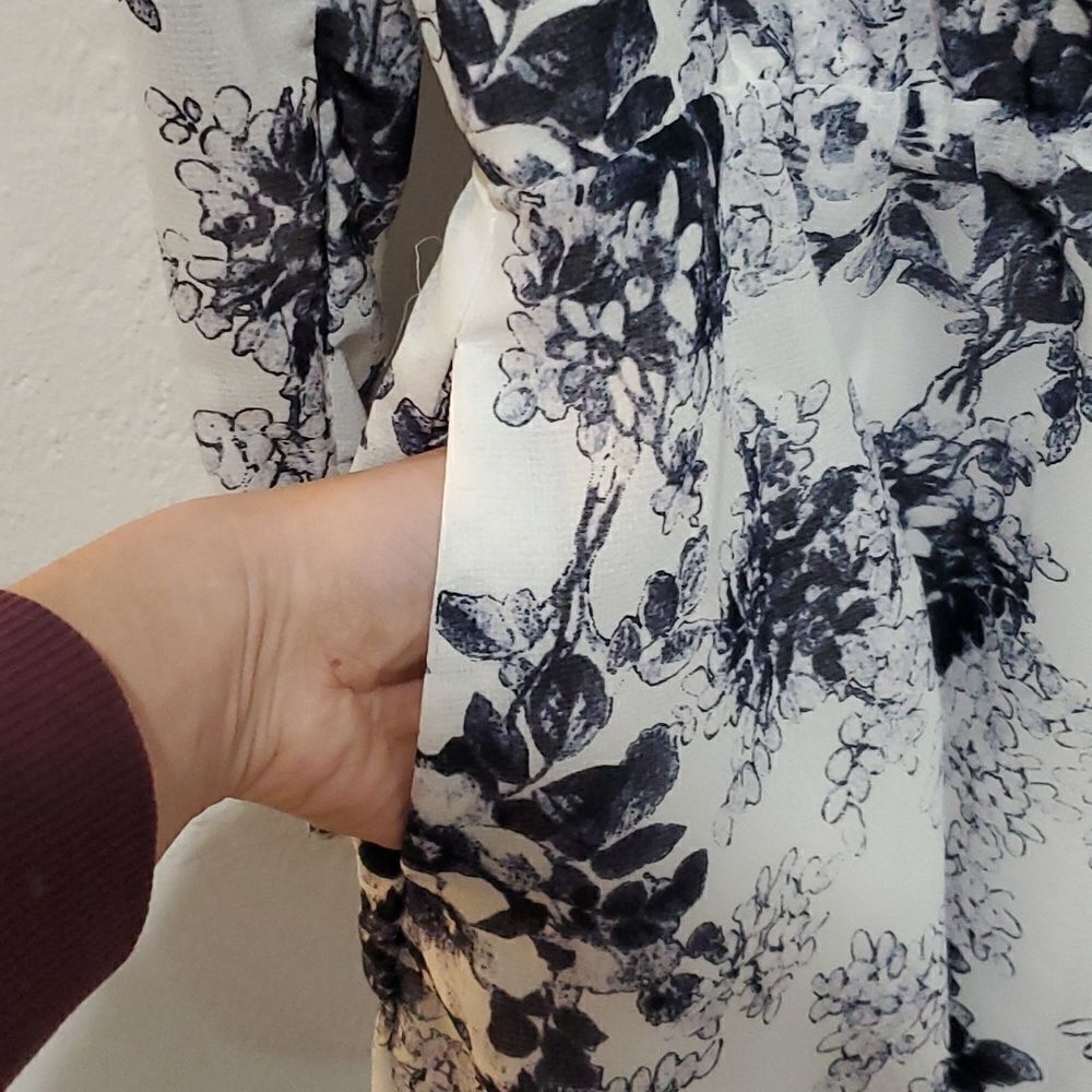Free People Romper with Button Down Back and Long Sheer Sleeves Size S - Picture 4 of 16